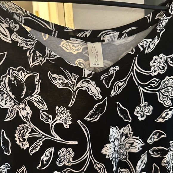 Women’s Dress - Picture 2 of 3